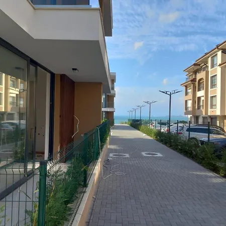 сарафово лукс гарден първа линия