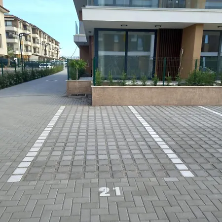 Apartman сарафово лукс гарден първа линия