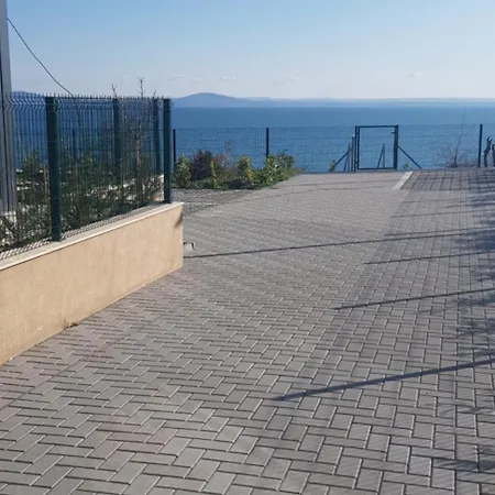 сарафово лукс гарден първа линия Burgasz