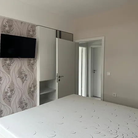 сарафово лукс гарден първа линия Appartement Burgas Stad