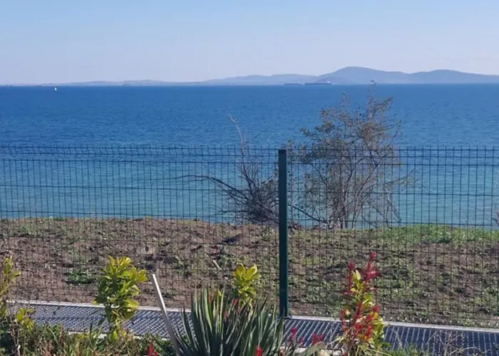 сарафово лукс гарден първа линия شقة بورغاس