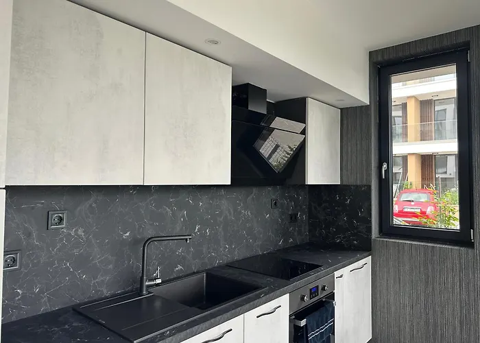 сарафово лукс гарден първа линия شقة